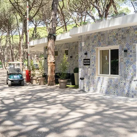 مكان تخييم Village Mare Pineta بييسْتوم