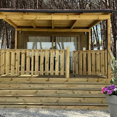 مكان تخييم Village Mare Pineta